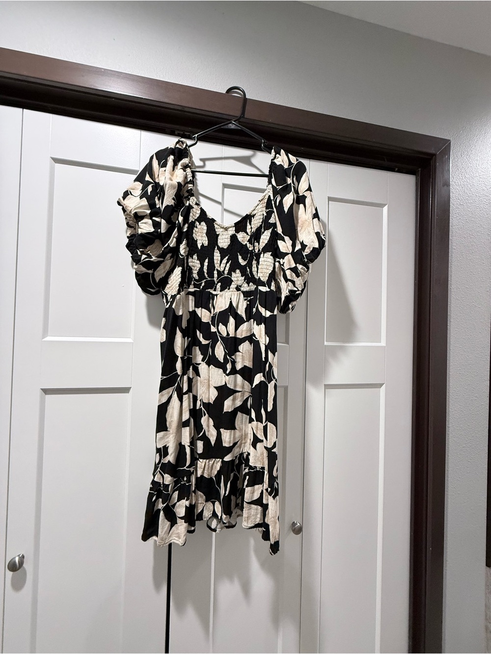 Black and Cream Puff-Sleeve Floral Mini Dress
